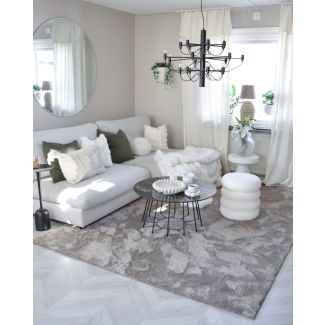 Dette produkt hedder Fluffy, fremstillet af Polyester materiale med en smuk Taupe farve - SE Mattor